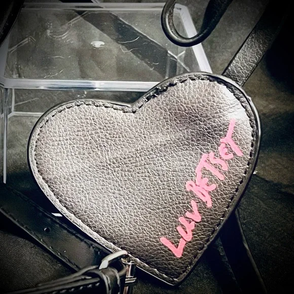 Betsey Johnson Black Heart Bag Charm w Black & Silver Unbranded Rock Crossbody - Picture 8 of 15